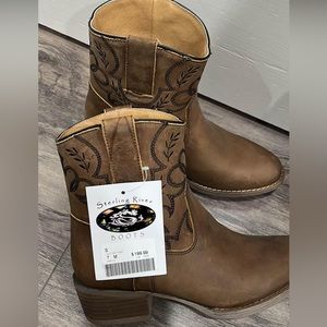 Sterling river booties! Brand new